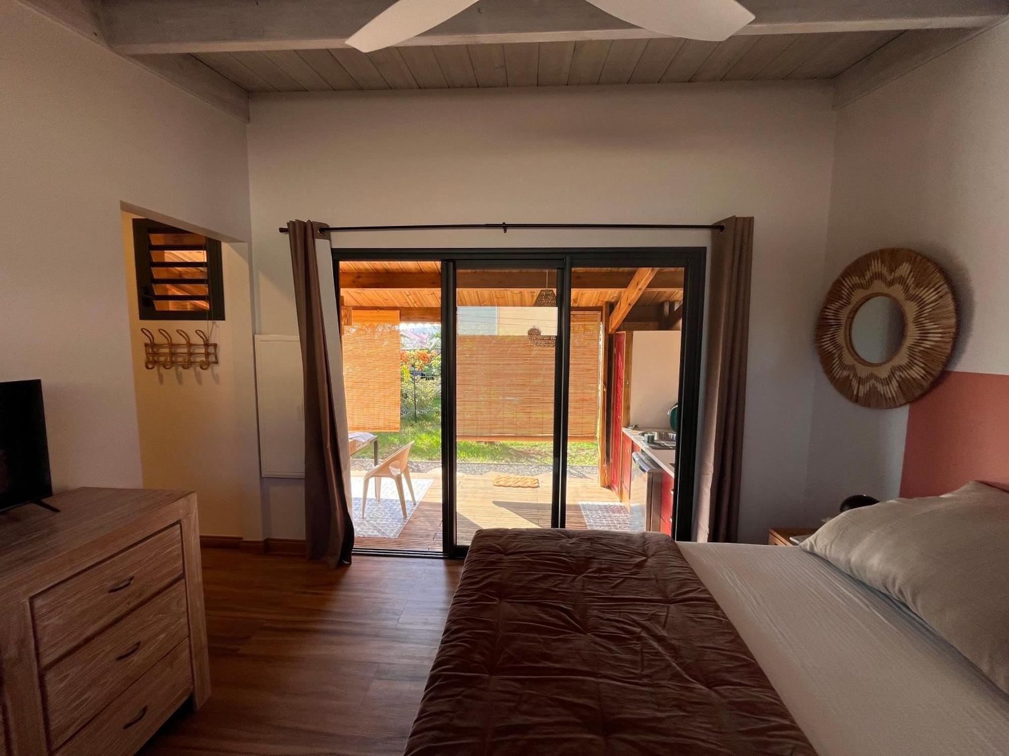 Bungalow Leu Gadiamb แซ็งต์-เลอ ภายนอก รูปภาพ