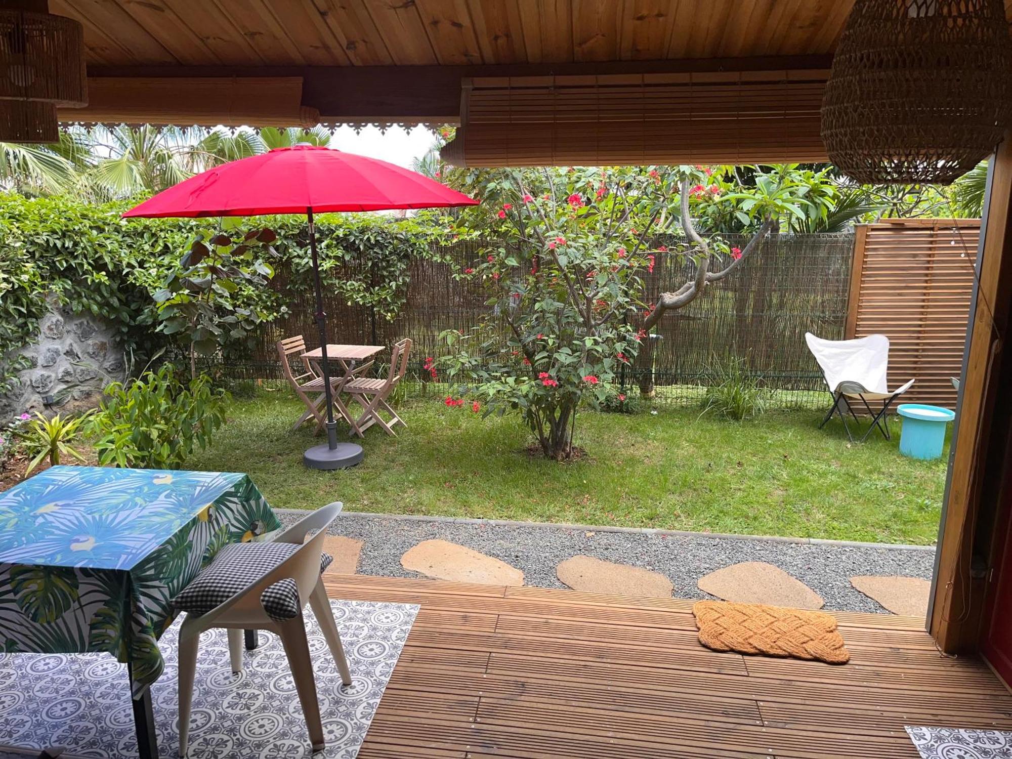 Bungalow Leu Gadiamb แซ็งต์-เลอ ภายนอก รูปภาพ